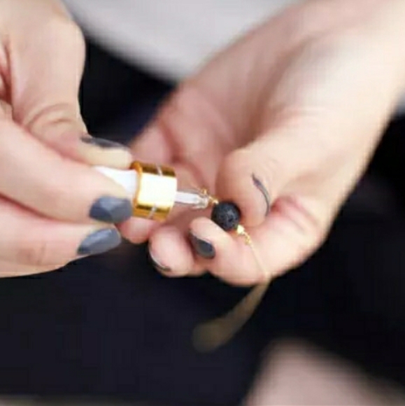 lava stone bead aromatherapy necklace - Picture 4 of 4